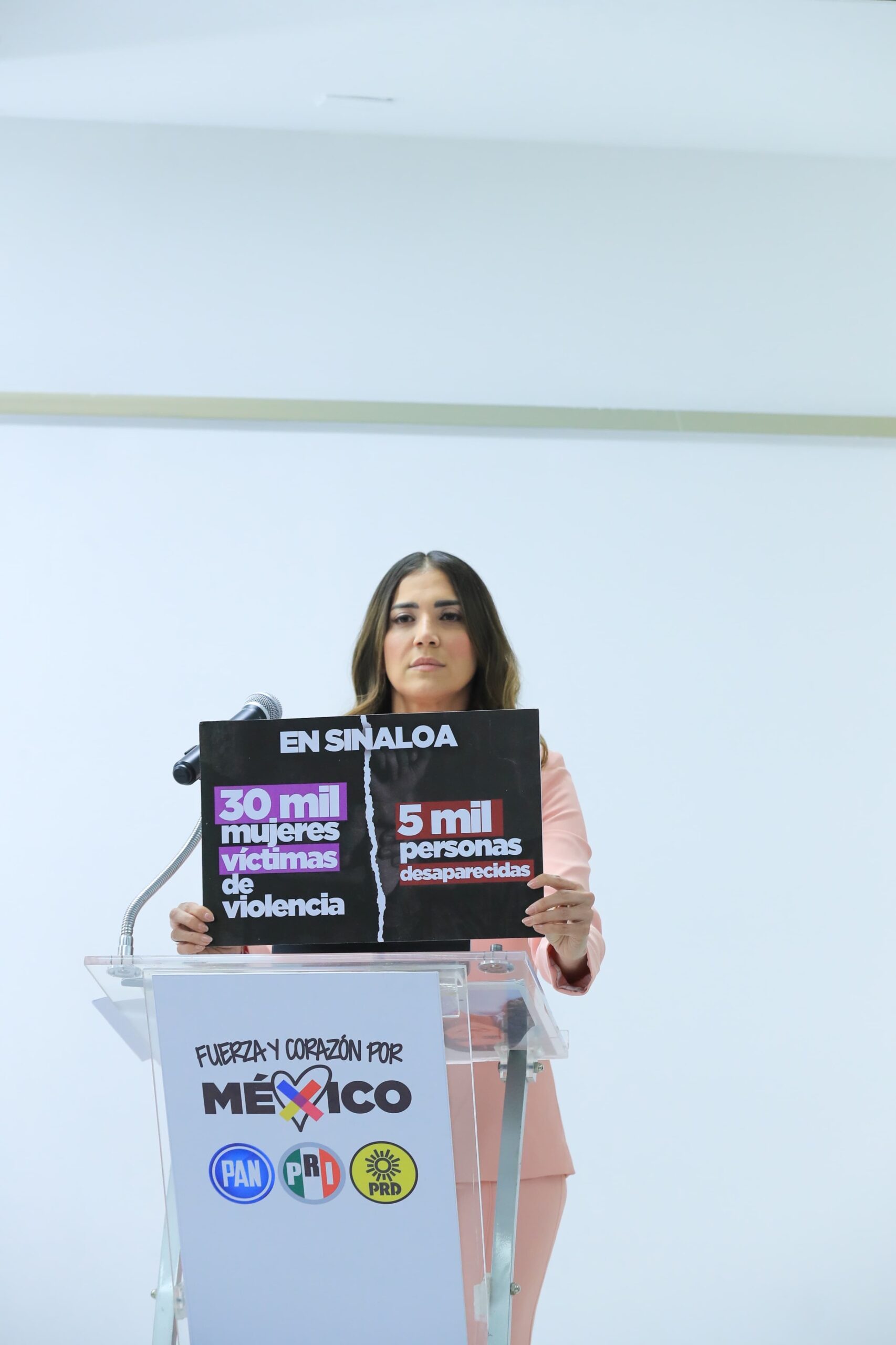 Paloma Sánchez, es la candidata al Senado que propone y confronta en el debate organizado por el INE
