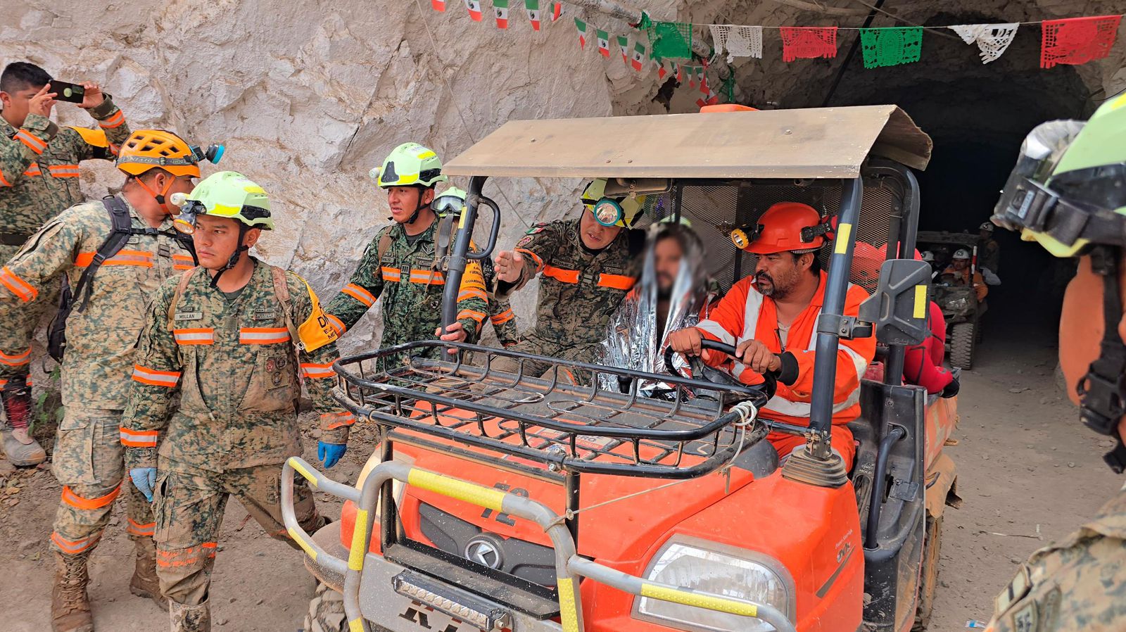 RESCATAN AL MINERO FRANCISCO ZAPATA NÁJERA