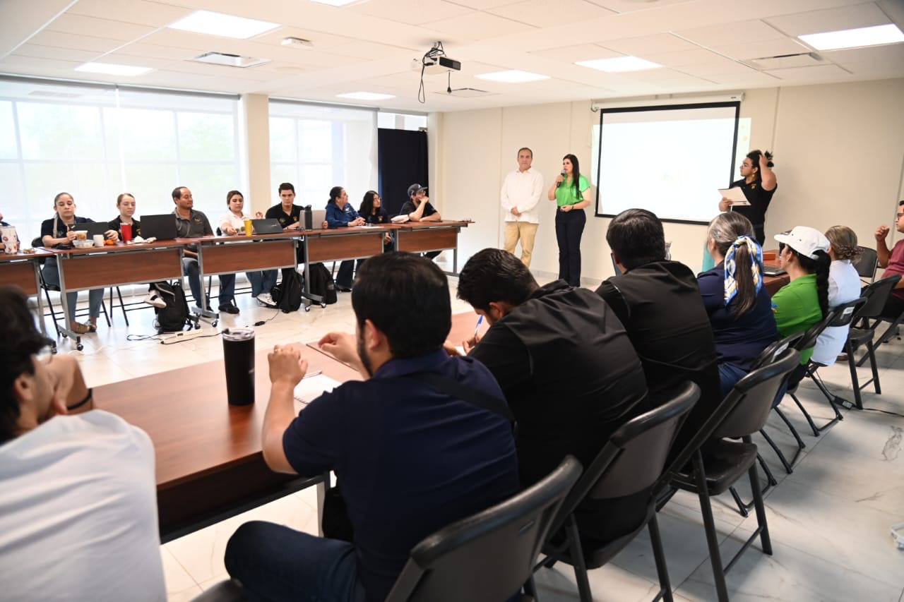 Bienestar Universitario impulsa la actualización digital de su personal; presentan el taller de Google Forms para diseño de cuestionarios y análisis de datos