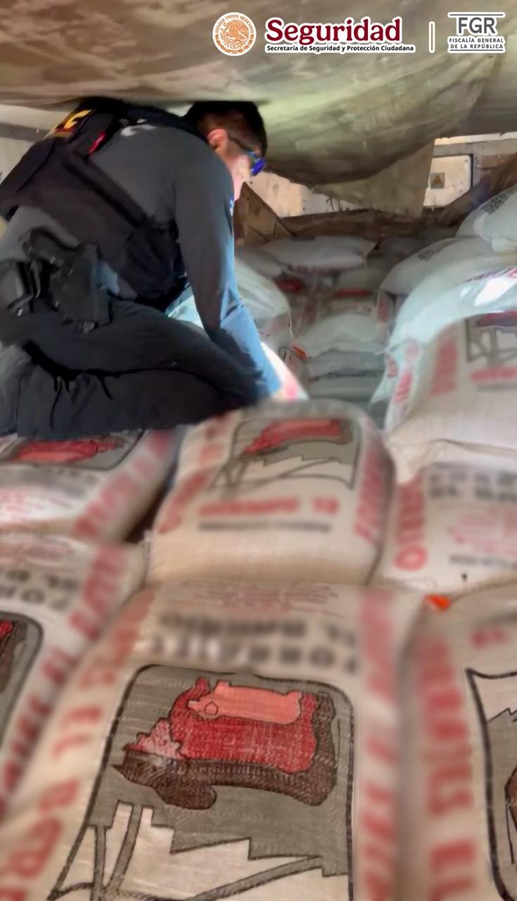 AUTORIDADES FEDERALES ASEGURAN MÁS DE TRES TONELADAS DE METANFETAMINA OCULTAS EN ALIMENTO PARA GANADO