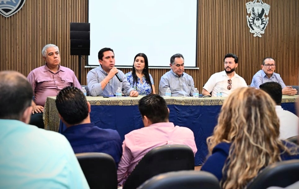 El Rector Jesús Madueña fortalece la coordinación institucional en la Unidad Regional Norte de cara al ciclo 2026-2027; sostiene reunión con directivos para implementar acciones prioritarias