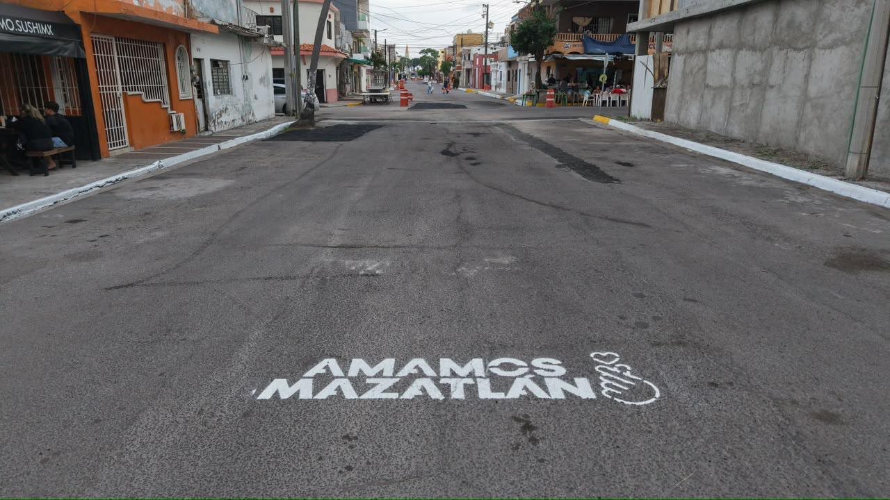 Estrella Palacios entrega rehabilitación de la calle Guillermo Nelson con el programa “Mazatlán al 100”
