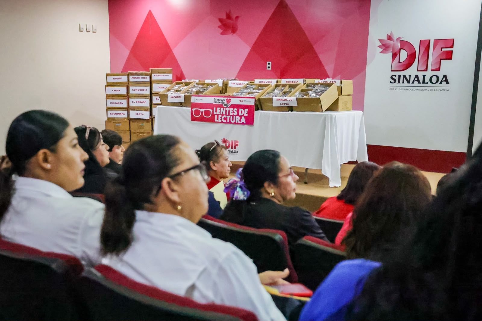 DIF Sinaloa entregará 30 mil lentes de lectura para adultos mayores de los 20 municipios del estado