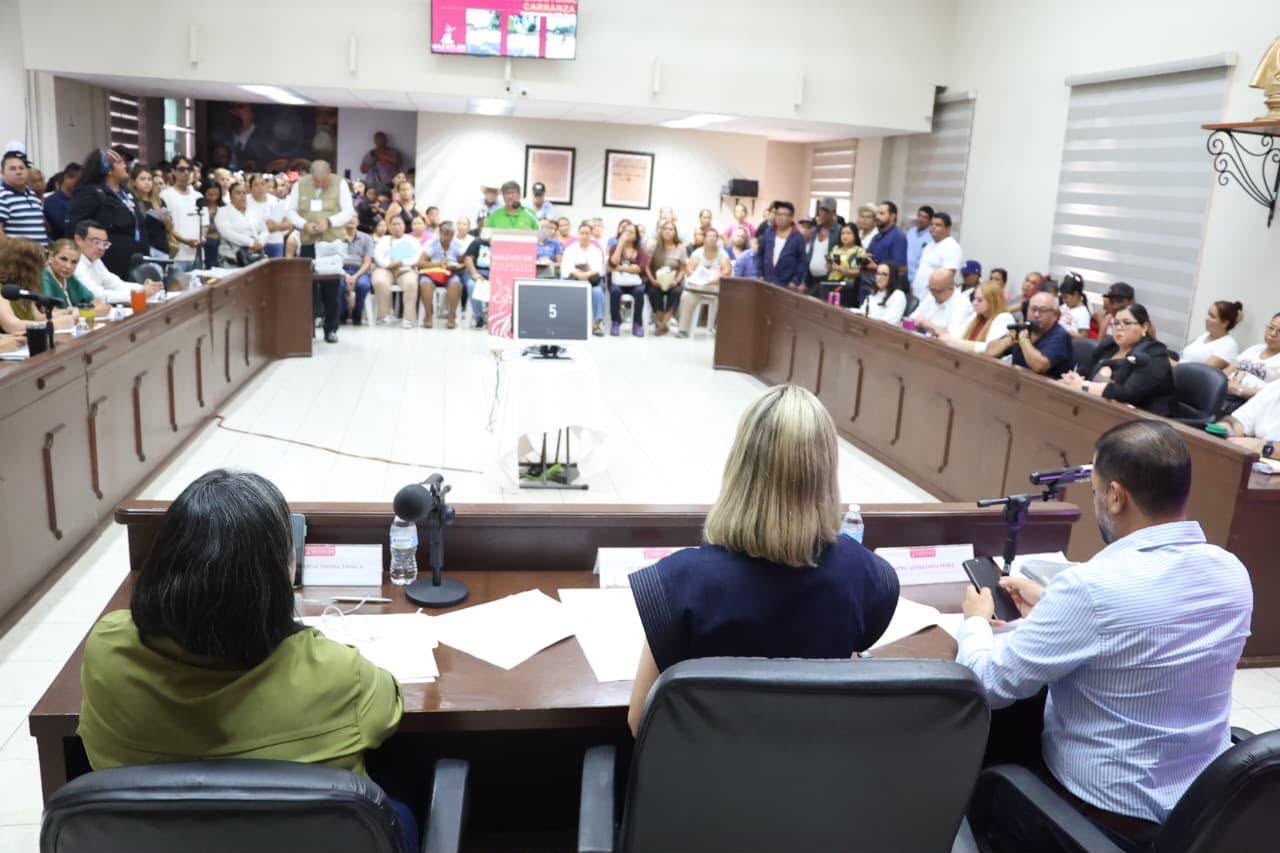 Estrella Palacios abre las puertas del Cabildo a la ciudadanía*
