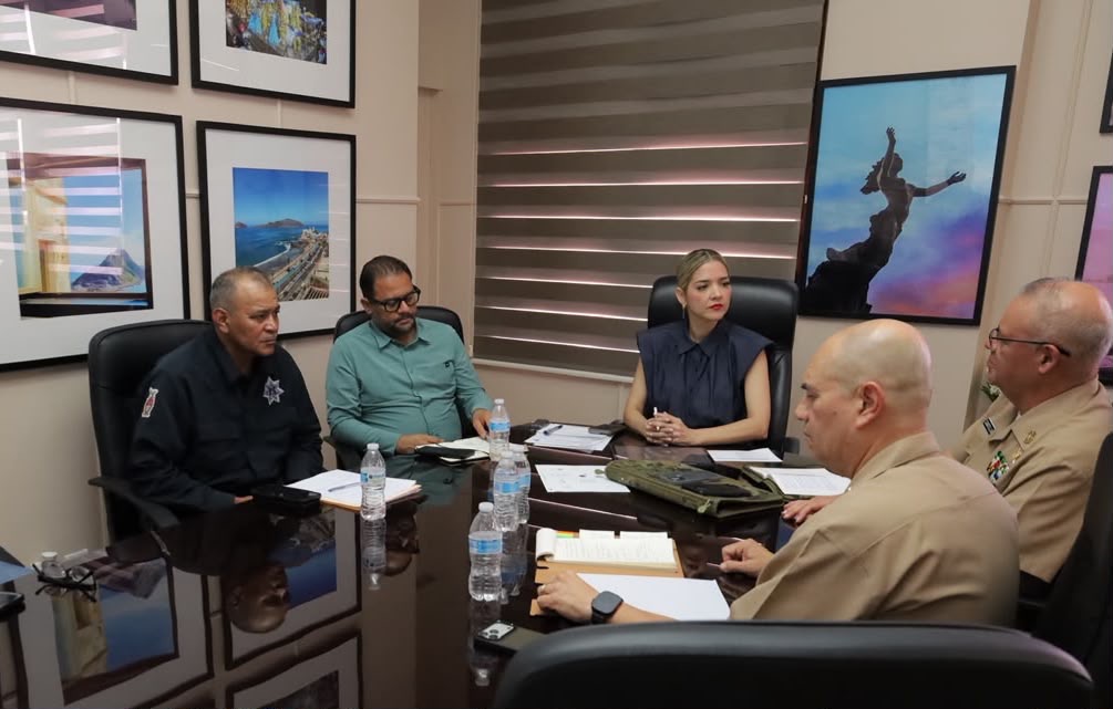 Estrella Palacios fortalece coordinación con la Cuarta Región Naval