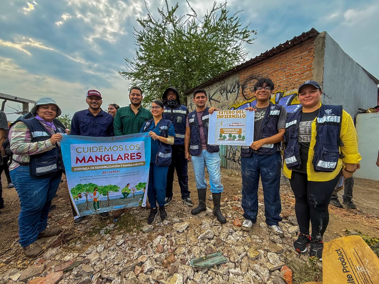 SEBIDES refuerza la limpieza y conservación de manglares con jornada en el Estero Infiernillo