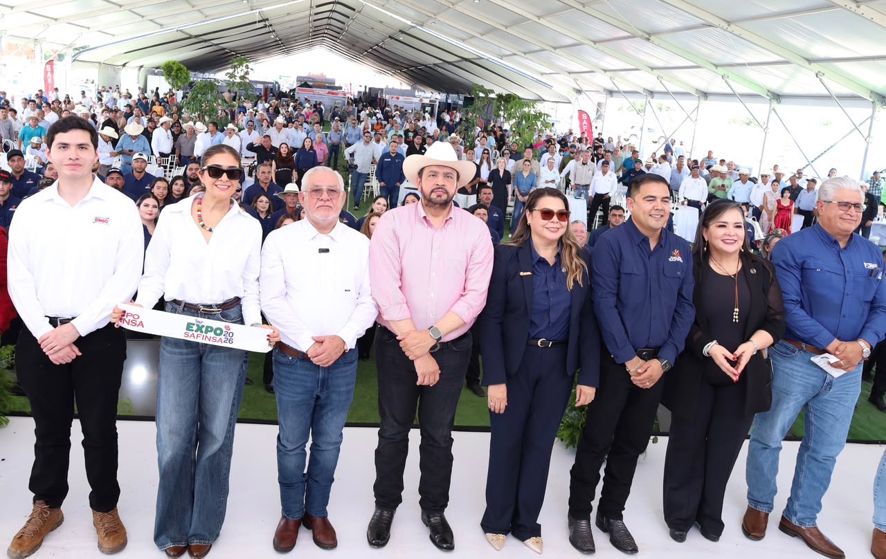 Con la representación de la Gobernadora Graciela Domínguez Nava, el Secretario de Agricultura inaugura la Expo Safinsa en el Valle del Carrizo